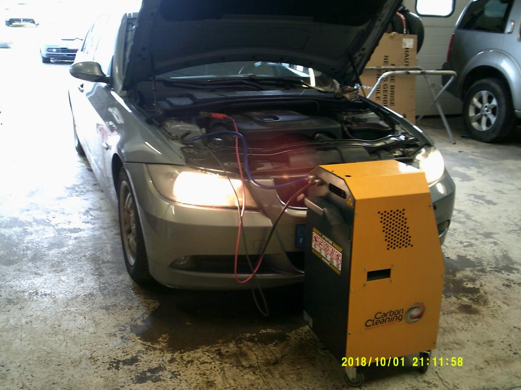 DECALAMINAGE MOTEUR BMW 320 D