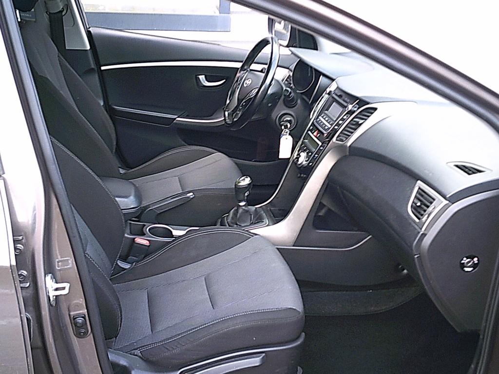 Hyundai i30 sw 1.6 crdi 110 ch panoramic sunsation garage brix occasions